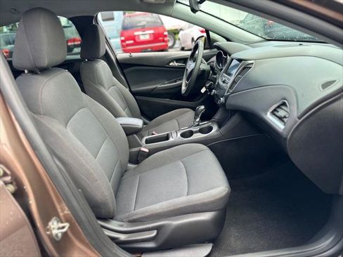 Used 2019 Chevrolet Cruze LS w/ LS Convenience Package FWD image 17