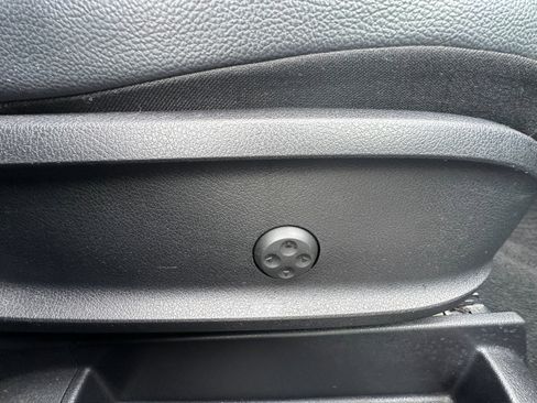 Used 2021 Mercedes-Benz GLB 250 4MATIC image 19
