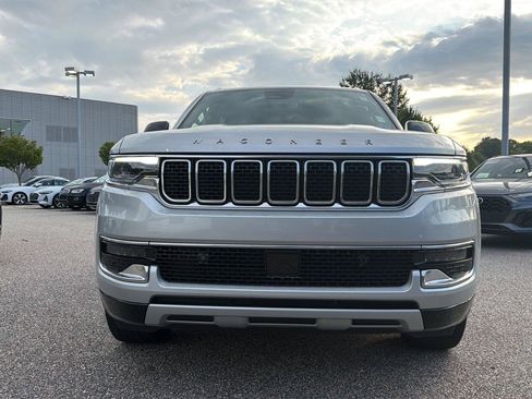 Used 2023 Jeep Wagoneer Series II AWD/4WD image 2