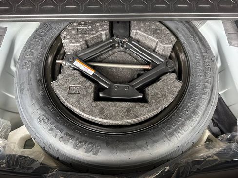 Used 2025 Toyota RAV4 XLE FWD image 34