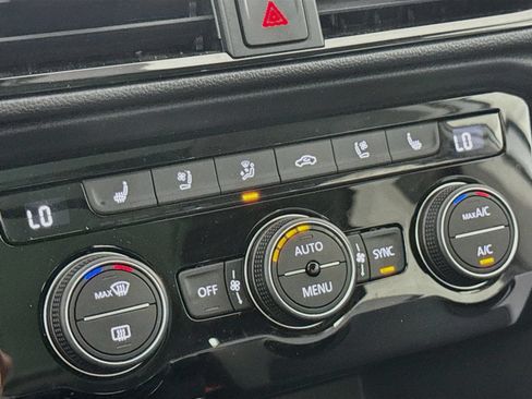 Certified 2023 Volkswagen Taos SEL AWD/4WD image 20