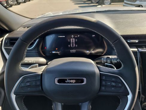 New 2025 Jeep Grand Cherokee Laredo image 25