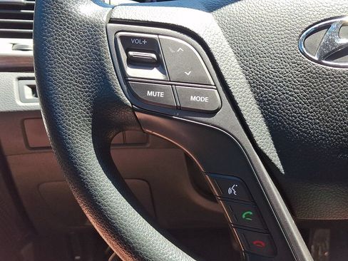 Used 2019 Hyundai Santa Fe XL SE FWD image 22