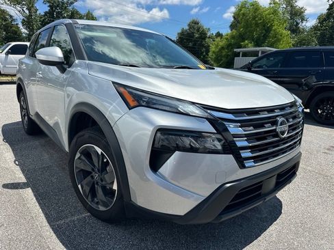Used 2024 Nissan Rogue SV FWD image 4