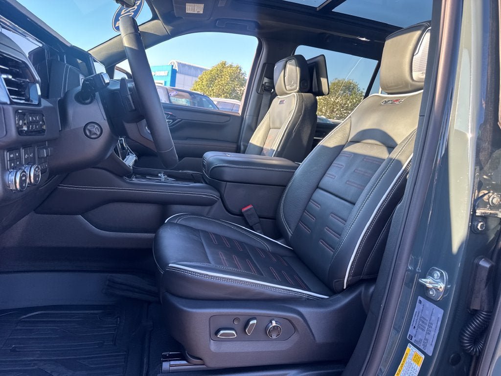Used 2026 GMC Yukon AT4 Ultimate w/ LPO, Floor Liner Package AWD/4WD image 18