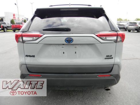 Used 2020 Toyota RAV4 XLE w/ Convenience Package AWD/4WD image 3