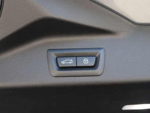 Used 2025 BMW X5 xDrive40i w/ Climate Comfort Package image 32