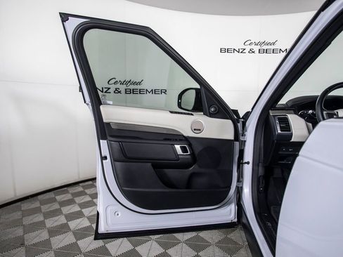 Used 2023 Land Rover Discovery Metropolitan Edition image 14