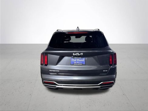 Certified 2023 Kia Sorento EX image 8