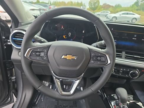 Used 2024 Chevrolet Trax LT w/ Driver Confidence Package image 19