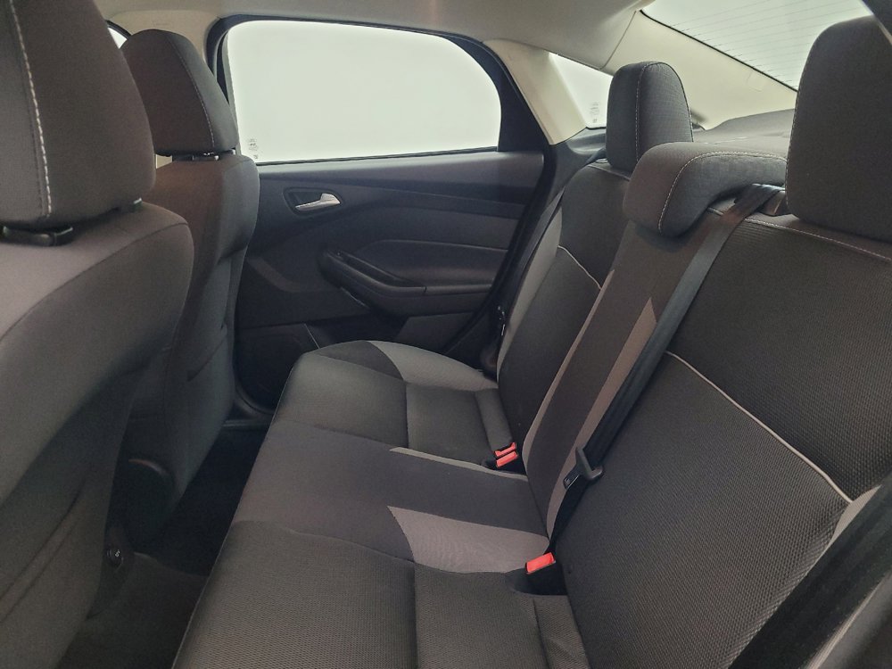 Used 2014 Ford Focus SE w/ SE Winter Package FWD image 18