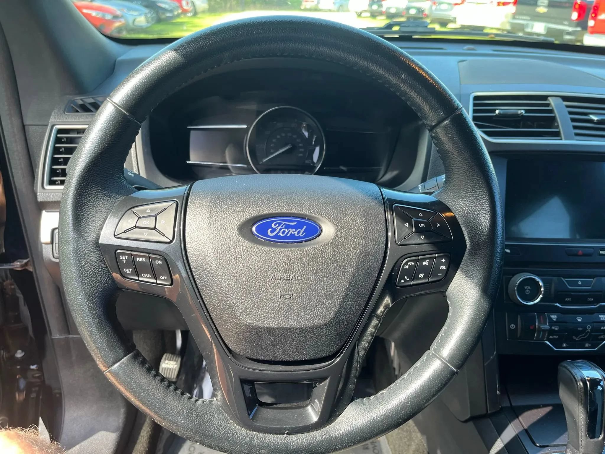 Used 2017 Ford Explorer XLT w/ Equipment Group 202A FWD image 23