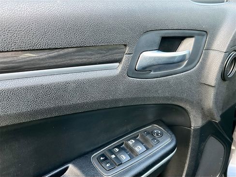 Used 2022 Chrysler 300 Touring w/ Sport Appearance Package image 17