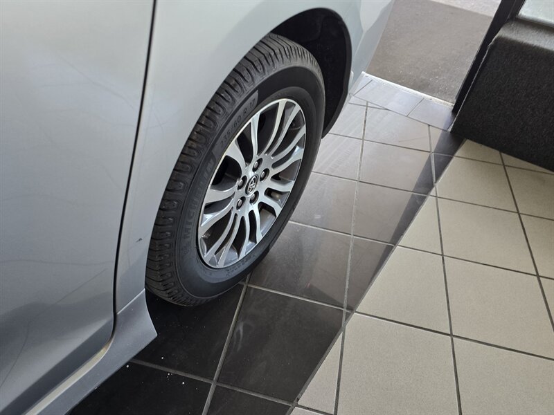 Used 2019 Toyota Sienna XLE w/ XLE Navigation Package FWD image 36