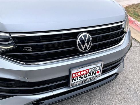 Used 2023 Volkswagen Tiguan SE R-Line image 29