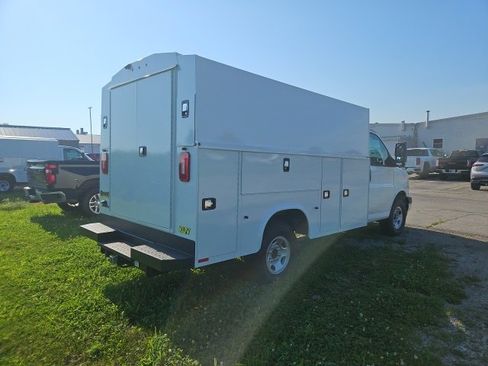 New 2025 Chevrolet Express 3500 Work Van w/ Power Convenience Package image 6