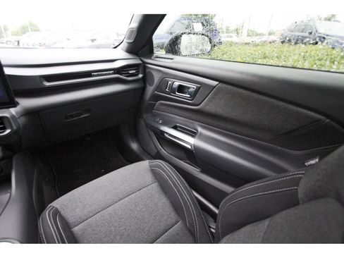Used 2025 Ford Mustang Coupe RWD image 10