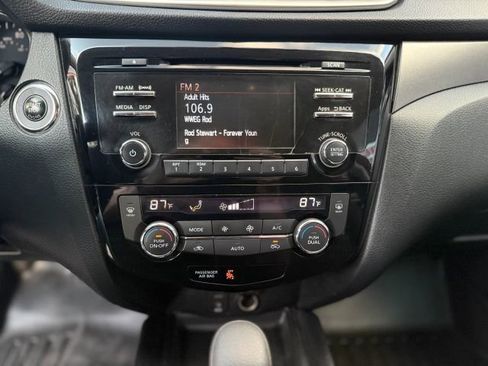 Used 2015 Nissan Rogue SV image 26