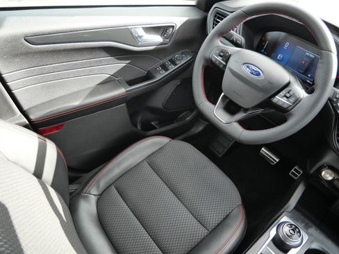 Used 2023 Ford Escape ST-Line w/ Tech Pack #1 image 9