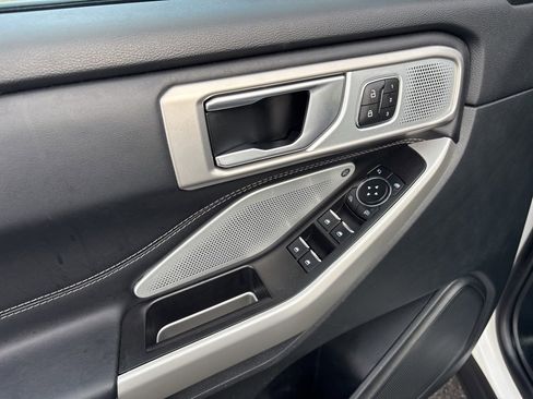 Used 2023 Ford Explorer Limited w/ Limited Technology Package image 20