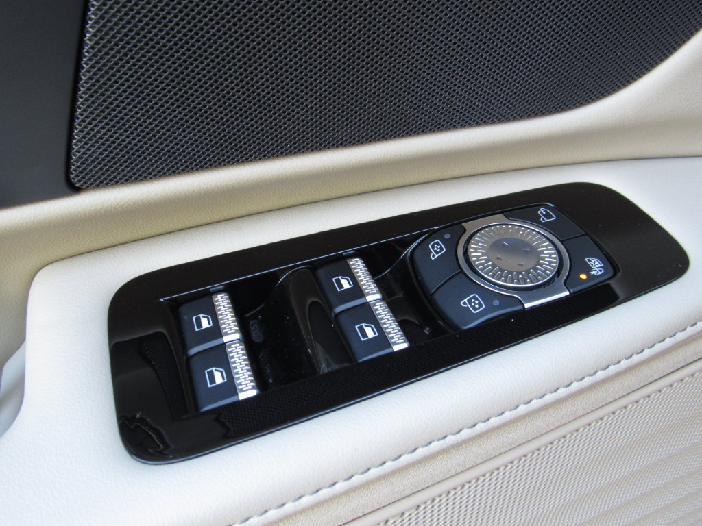 Used 2024 Lincoln Nautilus Premier AWD/4WD image 23