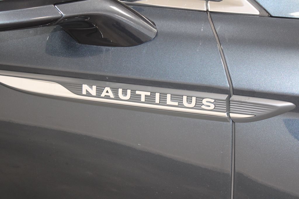 Used 2023 Lincoln Nautilus Reserve AWD/4WD image 12