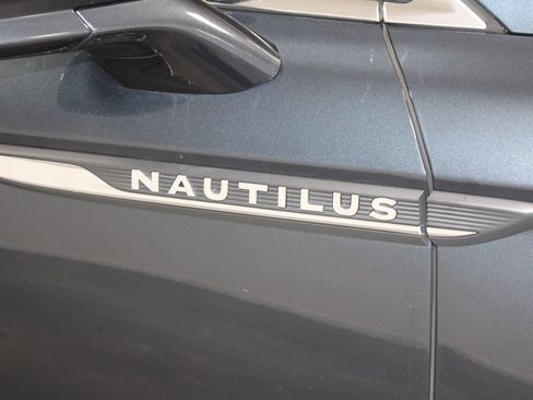 Used 2023 Lincoln Nautilus Reserve AWD/4WD image 12