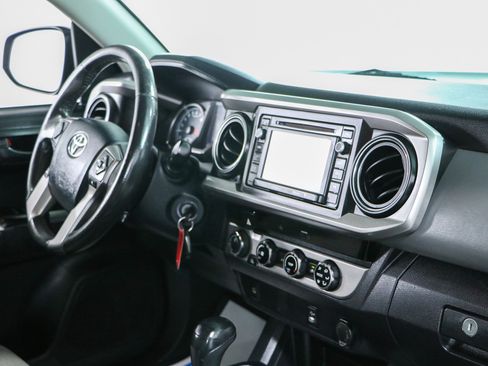 Used 2017 Toyota Tacoma SR5 AWD/4WD image 26