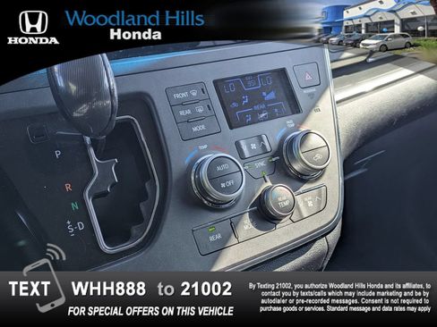 Used 2017 Toyota Sienna SE Premium FWD image 17