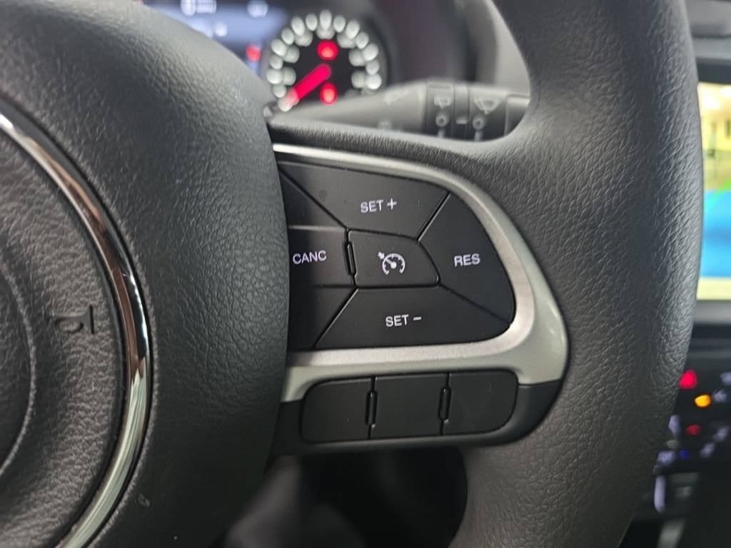 Used 2023 Jeep Renegade Latitude AWD/4WD image 27