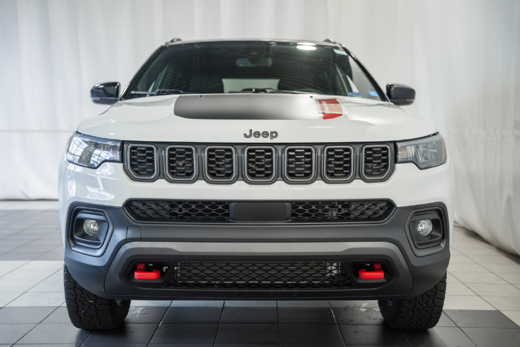 Certified 2025 Jeep Compass Trailhawk AWD/4WD image 2