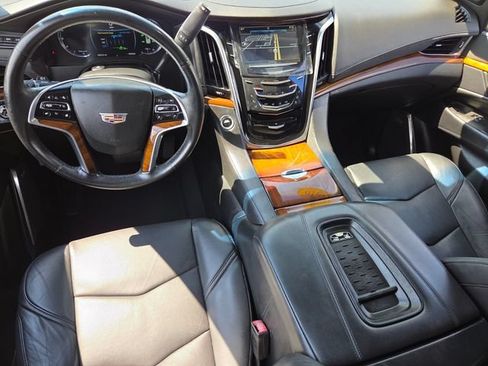 Used 2016 Cadillac Escalade Luxury RWD image 10