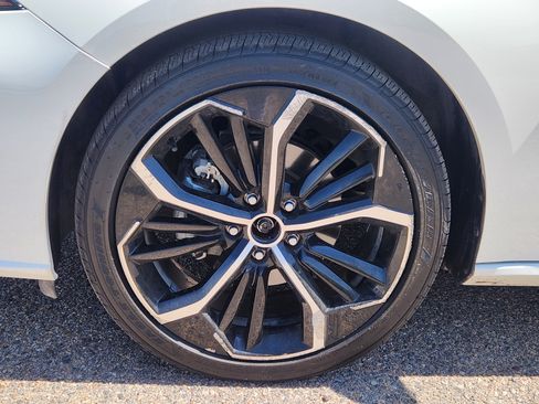 Used 2025 Nissan Altima 2.5 SR FWD image 7