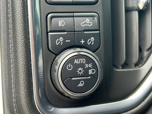 Used 2020 Chevrolet Silverado 1500 RST AWD/4WD image 27