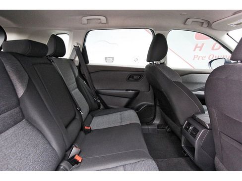 Used 2022 Nissan Rogue S image 9