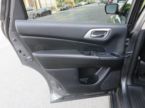 Used 2018 Nissan Pathfinder SL w/ SL Premium Package AWD/4WD image 32