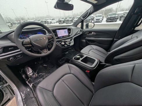 New 2026 Chrysler Pacifica Select w/ S Appearance Package FWD image 2
