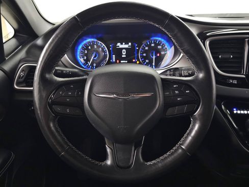 Used 2020 Chrysler Pacifica Touring-L w/ Premium Audio Group AWD/4WD image 18