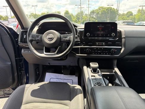 Used 2025 Nissan Pathfinder SV AWD/4WD image 16