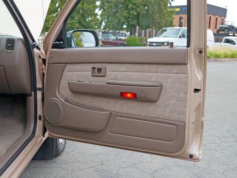 Used 2000 Toyota Tacoma 2WD Xtracab V6 image 22