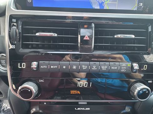 Used 2023 Lexus GX 460 Premium w/ Accessory Package AWD/4WD image 26
