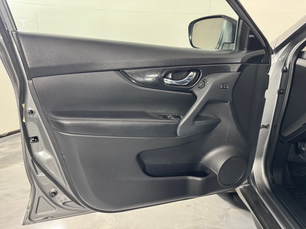 Used 2018 Nissan Rogue SL AWD/4WD image 11