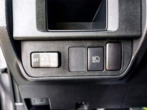 Used 2018 Toyota Tacoma SR5 image 16