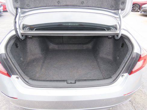 Used 2018 Honda Accord Touring image 14