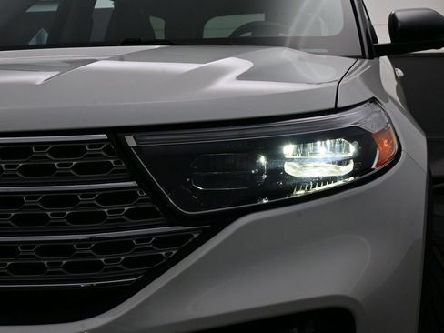 Used 2021 Ford Explorer Limited w/ Equipment Group 301A AWD/4WD image 42