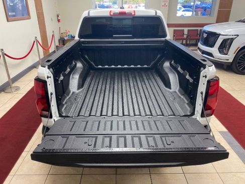Used 2024 Chevrolet Colorado Z71 w/ Z71 Convenience Package 2 AWD/4WD image 6