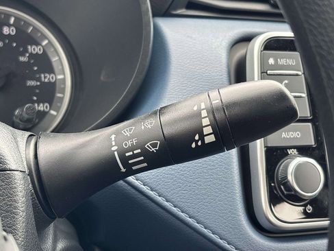 Used 2025 Nissan Versa SV w/ Trunk Package image 27