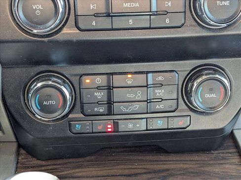 Used 2019 Ford F150 Lariat image 19