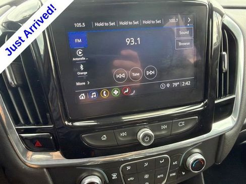 Used 2022 Chevrolet Traverse LT FWD image 14