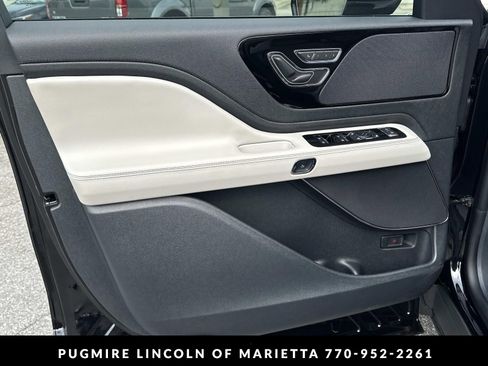 New 2026 Lincoln Aviator AWD image 10